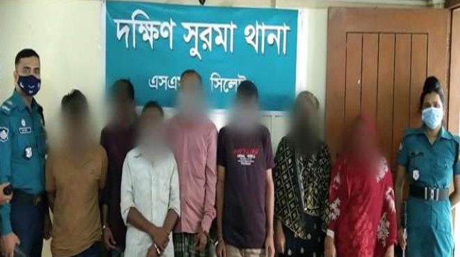 দক্ষিণ সুরমার তিতাস হোটেলে ফুর্তি করতে গিয়ে ২ নারী আটক ৫