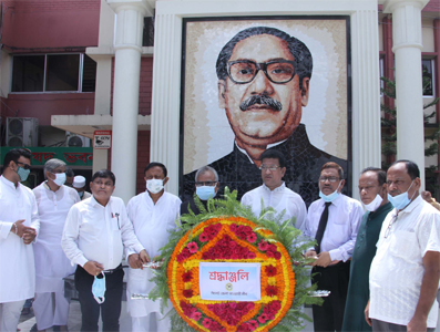 ভারপ্রাপ্ত সভাপতি হয়ে বঙ্গবন্ধুর প্রতিকৃতিতে শ্রদ্ধা জানালেন শফিকুর রহমান চৌধুরী