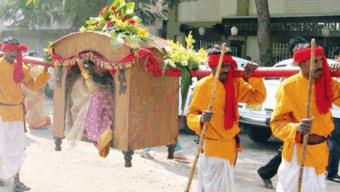 যান্ত্রিক যানে হারিয়ে গেছে ঐতিহ্যের ‘পালকি’