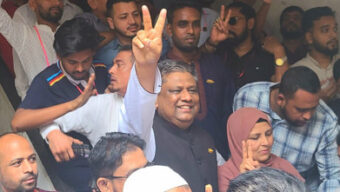 ভোট দিয়ে জয়ের আশা আনোয়ারুজ্জামান চৌধুরীর