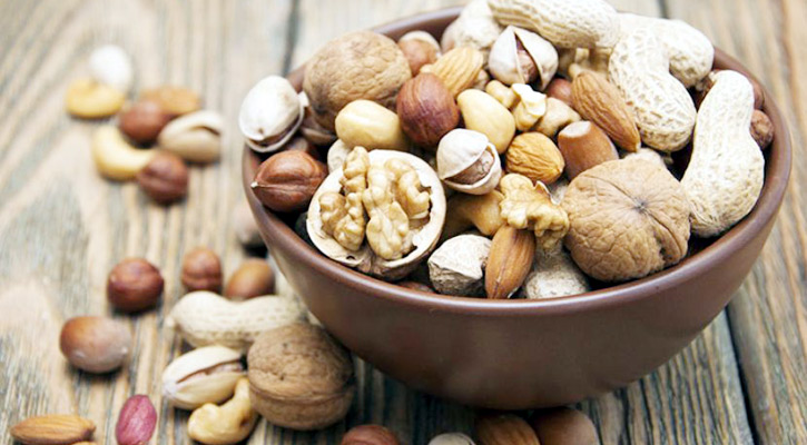 বিষন্নতায় ভুগছেন, বাদাম চিবোতে থাকুন