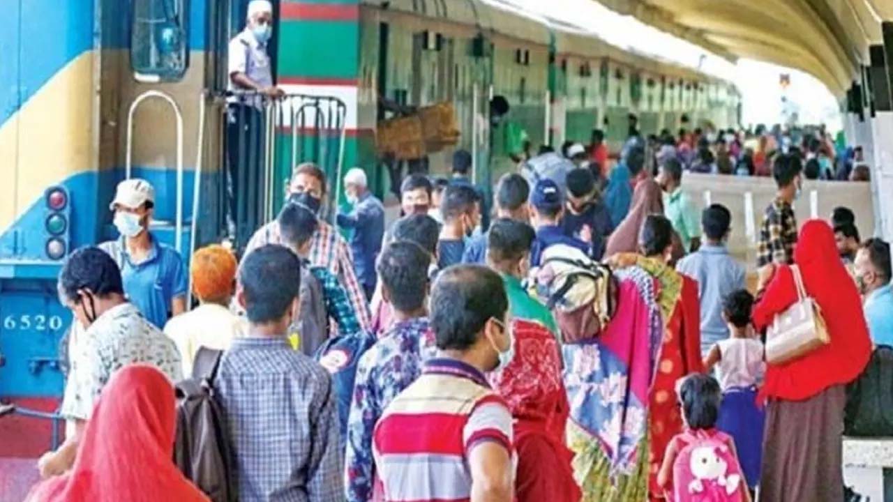 ঢাকা ছেড়েছেন ২০ লাখেরও বেশি মোবাইলফোন সিমধারী