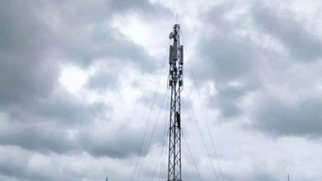 বন্যায় ১২ জেলায় ২০২৫ মোবাইল টাওয়ার অচল, নেটওয়ার্ক সেবা ব্যাহত