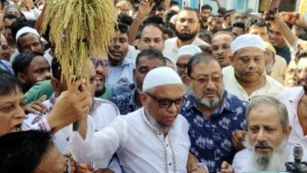 বিশাল শোডাউন আর মাজার জিয়ারতে আরিফের ‘শুরু’