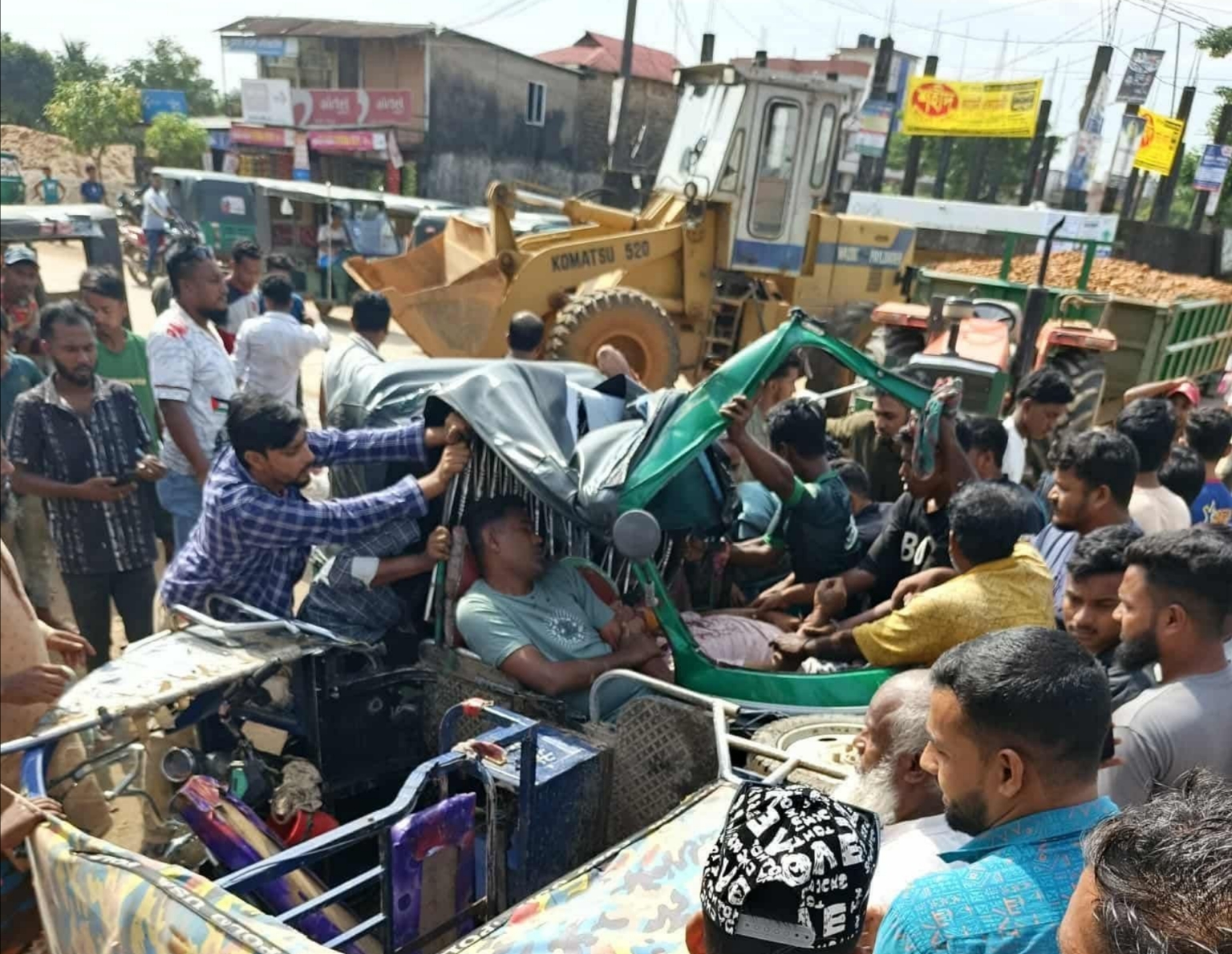 সিলেটে ট্রাক্টর চাপায় পর্যটক নিহত