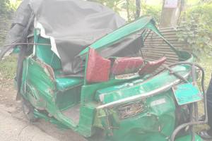 খাদিমপাড়ায় ট্রাক-সিএনজি সংঘর্ষ, নিহত ১