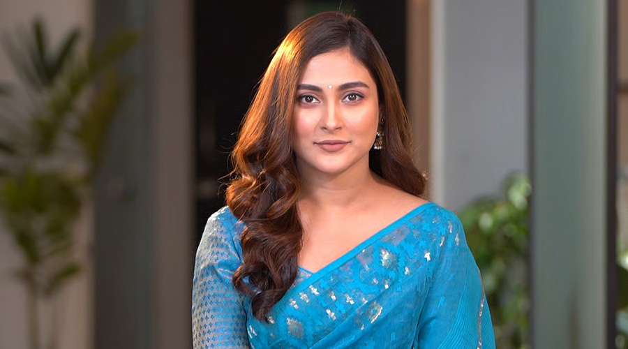 অভিনেত্রী মেহজাবীনের বিরুদ্ধে গ্রে/ফ/তা/রি পরোয়ানা