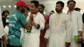 এনসিপি’র ইফতার মাহফিলে ’সেলফি’ ধাক্কাধাক্কি, শান্ত করলেন সারজিস