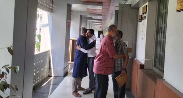 ৭দিনের ছুটি শেষে খুলেছে অফিস-আদালত