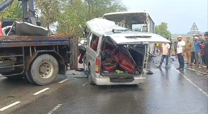 বাস-মাইক্রোবাস সংঘর্ষের ঘটনায় নিহত বেড়ে ১৪, মিলেছে পরিচয়