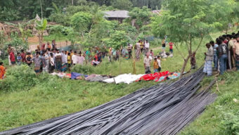 ভাড়া বাঁচাতে রড বোঝাই ট্রাকে যাত্রাই কাল হলো তাদের জন্য