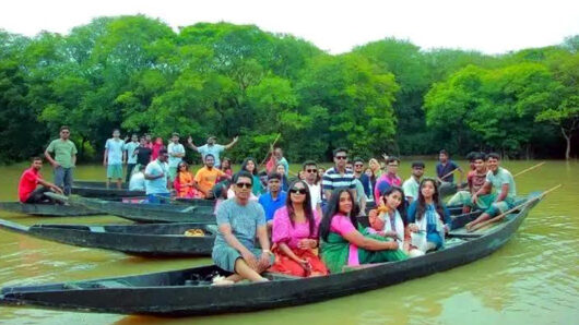 পর্যটক টানছে রাতারগুল সোয়াম ফরেস্ট