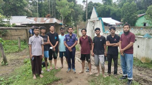 হামহাম জলপ্রপাতে ১০ পর্যটক আটকা, ৯৯৯ এ কল, অত:পর