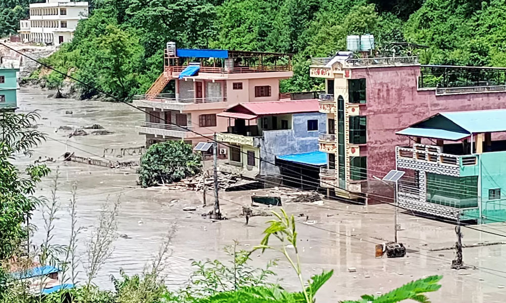ভয়াবহ ভূমিকম্পে লণ্ডভণ্ড নেপাল, নিহত ১৬২