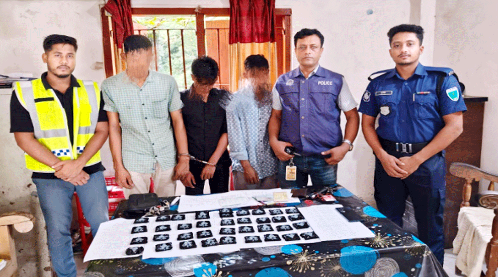 বিয়ানীবাজারে মাইক্রোবাসে মিললো ইয়াবার বড় চালান, আটক ৩