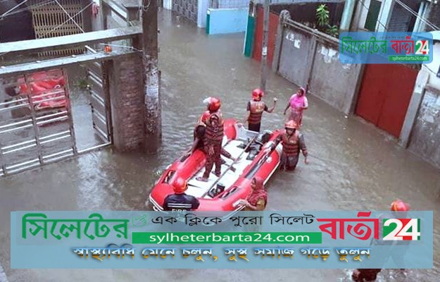 রংপুরে স্পিডবোট দিয়ে পানিবন্দিদের উদ্ধার