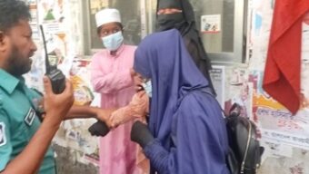 প্রেসক্লাবের সামনে ২ সন্তানসহ শরীরে কেরোসিন ঢেলে আত্মহত্যার চেষ্টা