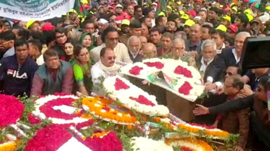 ভাঙা শ্রদ্ধাঞ্জলি দিয়ে শ্রদ্ধা নিবেদন বিএনপির