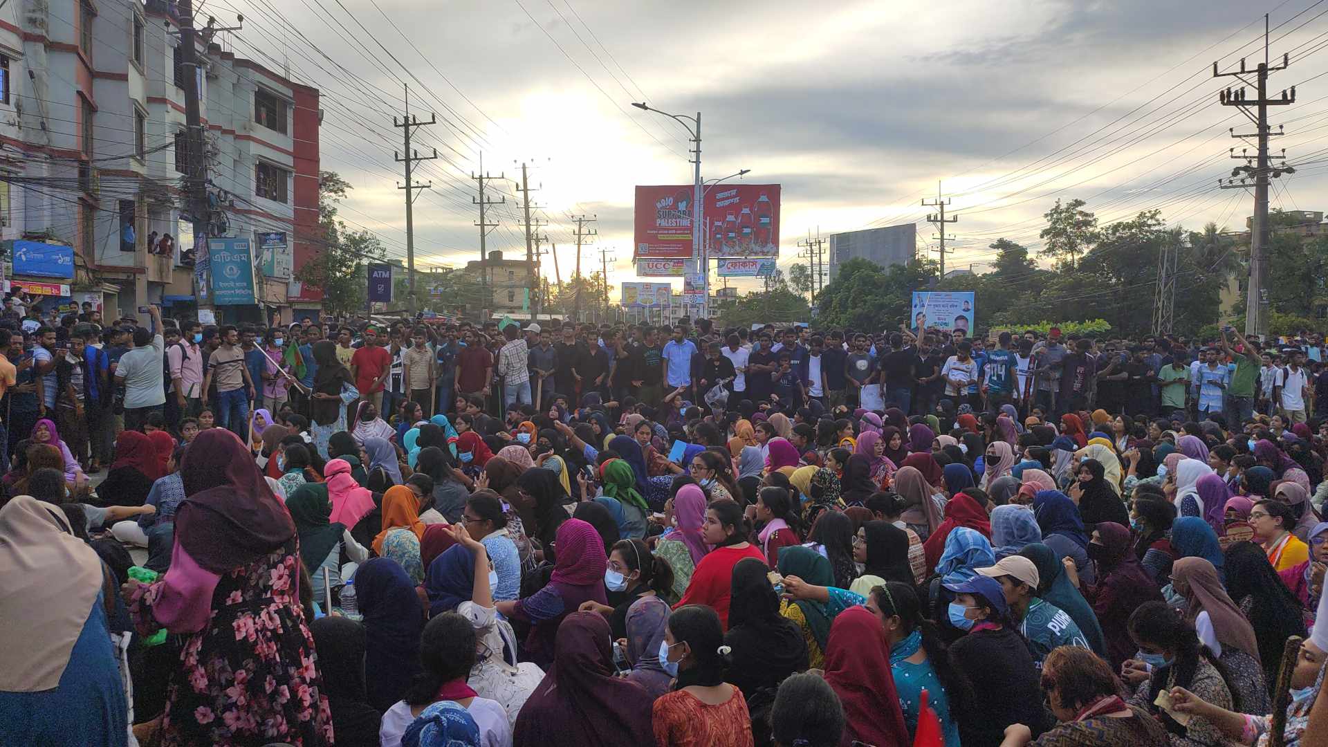 সিলেট-সুনামগঞ্জ সড়ক অবরোধ করলো কোটা বিরোধী আন্দোলনকারীরা