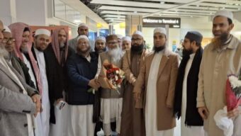 হিথ্রো বিমানবন্দরে ধর্ম উপদেষ্টাকে ফুলেল শুভেচ্ছা