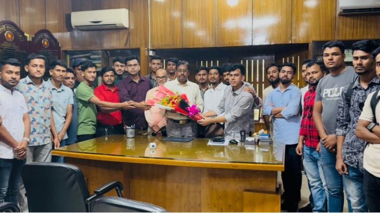 এমসি কলেজ অধ্যক্ষের সাথে ছাত্রদলের নতুন কমিটির সাক্ষাৎ