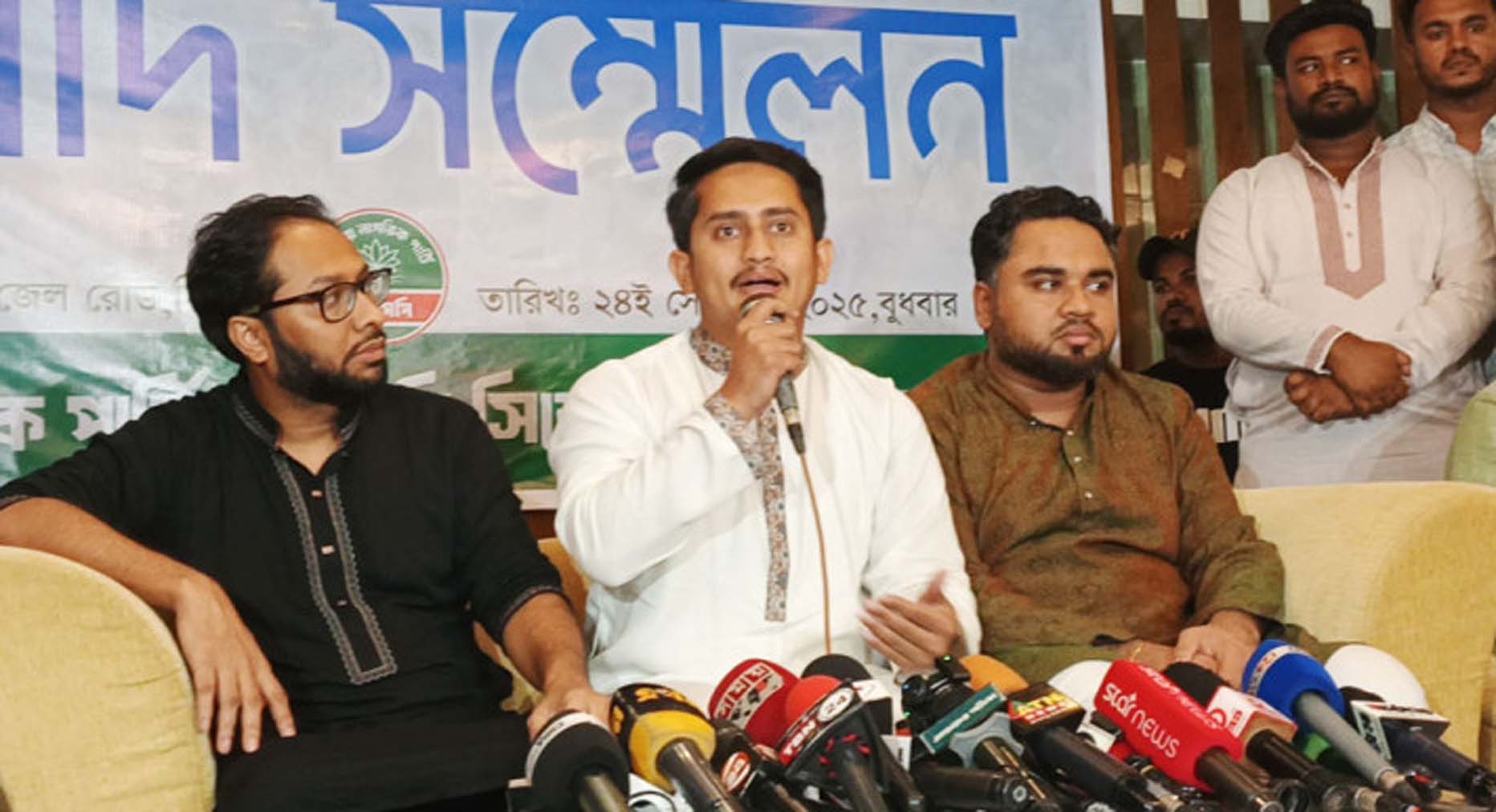 দুর্বলতার দেখানোর কারণে সরকারের প্রতি আস্থা কমছে: সারজিস আলম