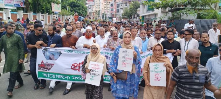 ব্যাটারি রিকশা ও হকারমুক্ত করতে রাজপথে আরিফ