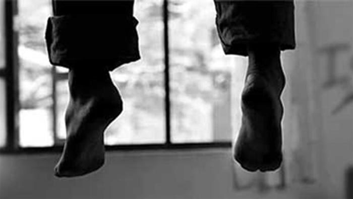 কুয়ারপাড়ে যুবকের ঝুলন্ত লাশ উদ্ধার