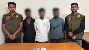 সিলেটে সেনাবাহিনীর মার্কেটের সামনে ‘জুয়ার আসর’, আটক ৩