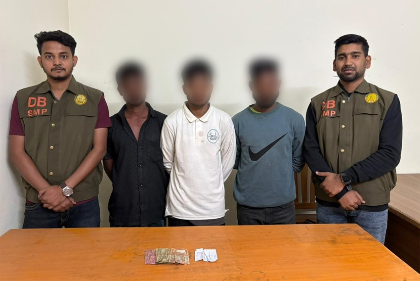 সিলেটে সেনাবাহিনীর মার্কেটের সামনে ‘জুয়ার আসর’, আটক ৩