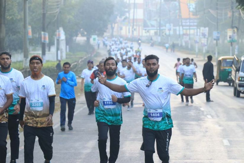 নগরীতে হাফ ম্যারাথনে অংশ নিলেন ১৫০০ দৌড়বিদ