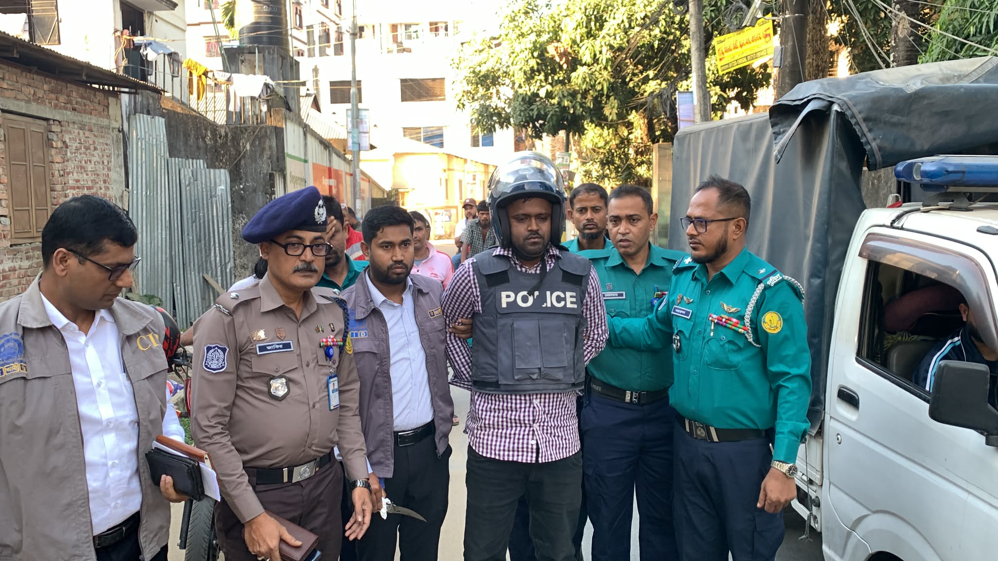 সিলেটে সিআইডি কর্মকর্তাকে ছুরি মারা সেই আসামী আটক