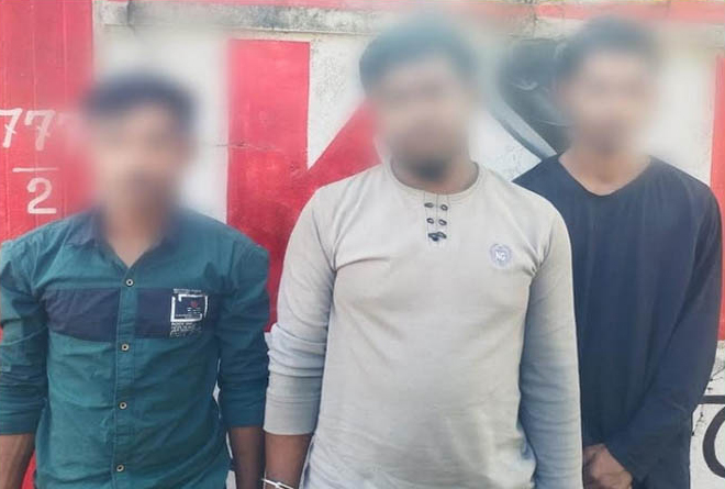 বটেশ্বরে ভারতীয় কম্বলসহ তিন যুবক গ্রেপ্তার