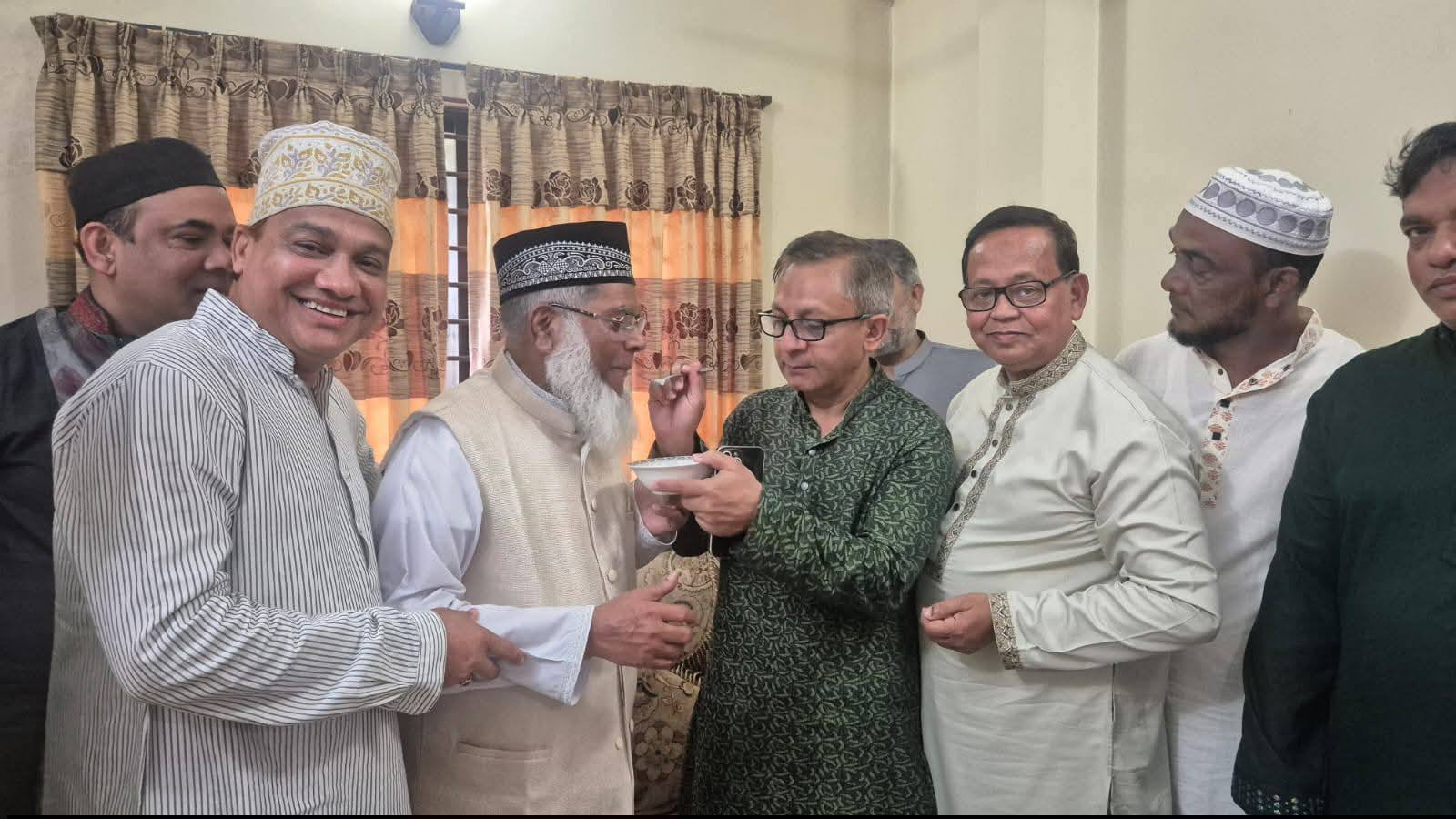 হাবিবুর রহমানের বাসায় মুক্তাদির, করালেন মিষ্টিমুখ