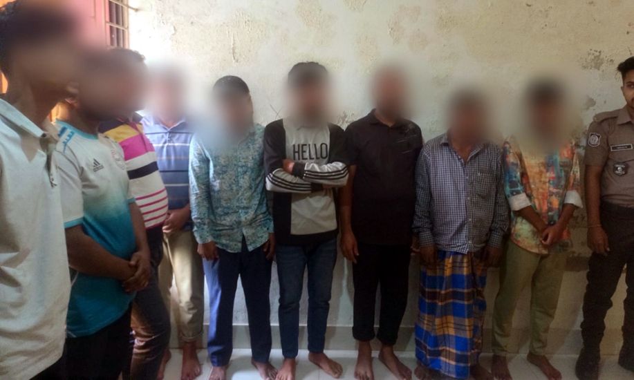 শাহপরাণ থেকে চোরাচালান সিন্ডিকেটের ৯ সদস্য আ ট ক