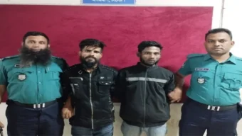 রিকাবীবাজারে অটোরিকশার যাত্রীর টাকা ছিনতাই, আটক ২