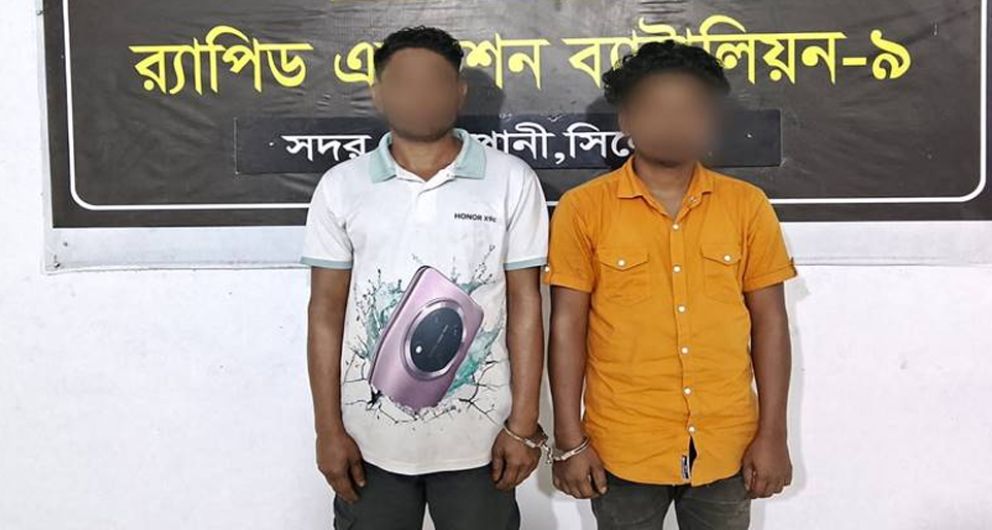 সালুটিকর বাজারে পিতা-পুত্রের মাদক ব্যবসা, অবশেষে ধরলো র‌্যাব