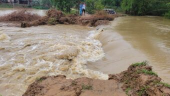 গোগালী ছড়ার বাঁধ ভেঙে প্লাবিত কুলাউড়ার ১৫ গ্রাম