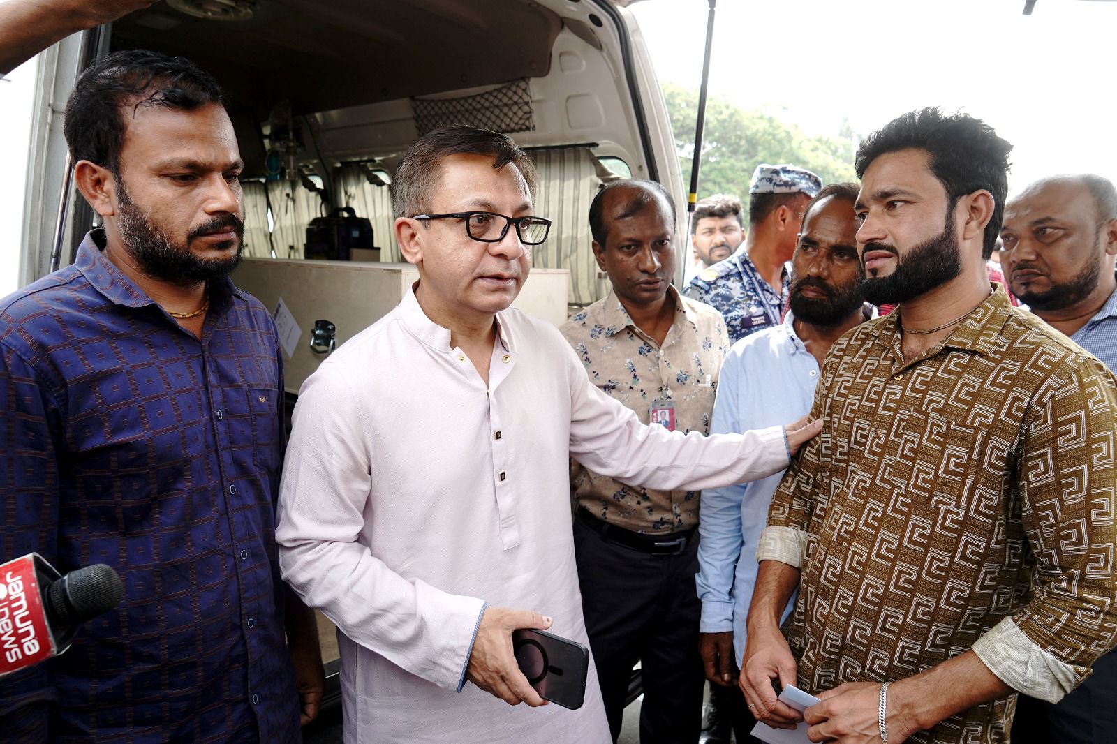 বাহরাইনে নিহত প্রবাসীর মরদেহ গ্রহণ করলেন বাণিজ্য মন্ত্রী