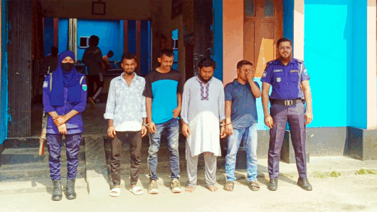 জৈন্তাপুর সীমান্তে অনুপ্রবেশকালে আটক ১৩