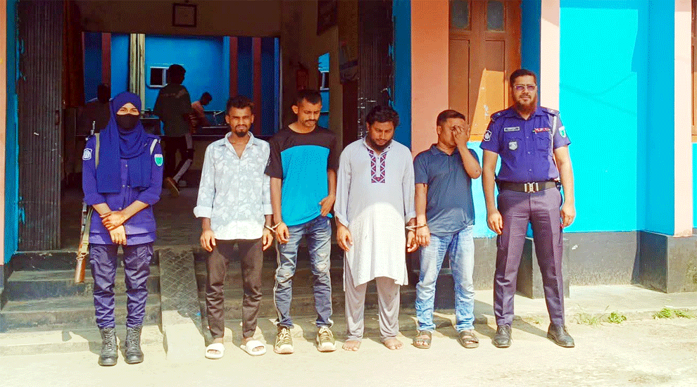 জৈন্তাপুর সীমান্তে অনুপ্রবেশকালে আটক ১৩