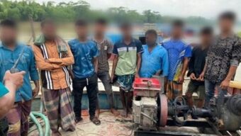 চেঙ্গেরখাল নদীর তীরে বালু উত্তোলনের দায়ে আটক ৯