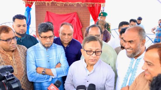 সরকারের কার্যক্রমে জনগনের প্রত্যাশার প্রতিফলন ঘটছে: বাণিজ্য মন্ত্রী