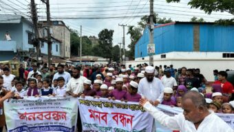সড়কে বিসিক’র সীমানা প্রাচীর নির্মাণ, দুর্ভোগে এলাকাসী
