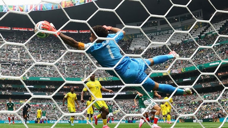 দক্ষিণ আফ্রিকাকে ২ গোলে হারিয়ে স্বাগতিক মেক্সিকোর শুভসূচনা