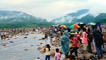 উজানের পানি নামলো, সাদাপাথরে আসছেন পর্যটকরা