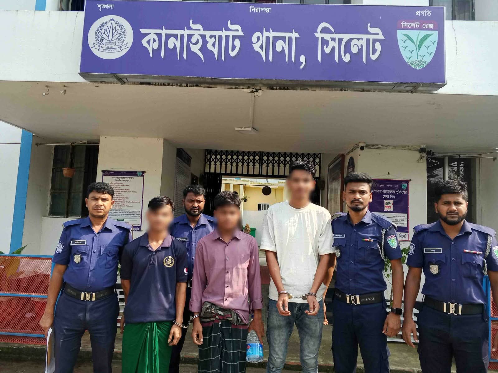 কানাইঘাটে তিন চোরাকারবারি আটক