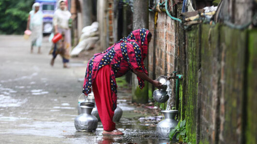 হাওয়াপাড়ায় পানি সংকট ক্ষোভে ফুঁসছেন এলাকাবাসী
