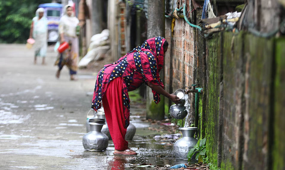 হাওয়াপাড়ায় পানি সংকট ক্ষোভে ফুঁসছেন এলাকাবাসী