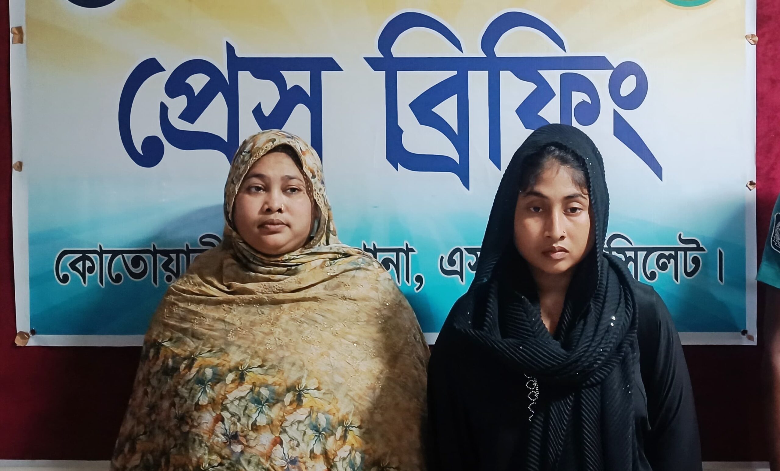 সিলেটে চিহ্নিত দুই নারী ছিনতাইকারীকে ধরে পুলিশে দিল জনতা